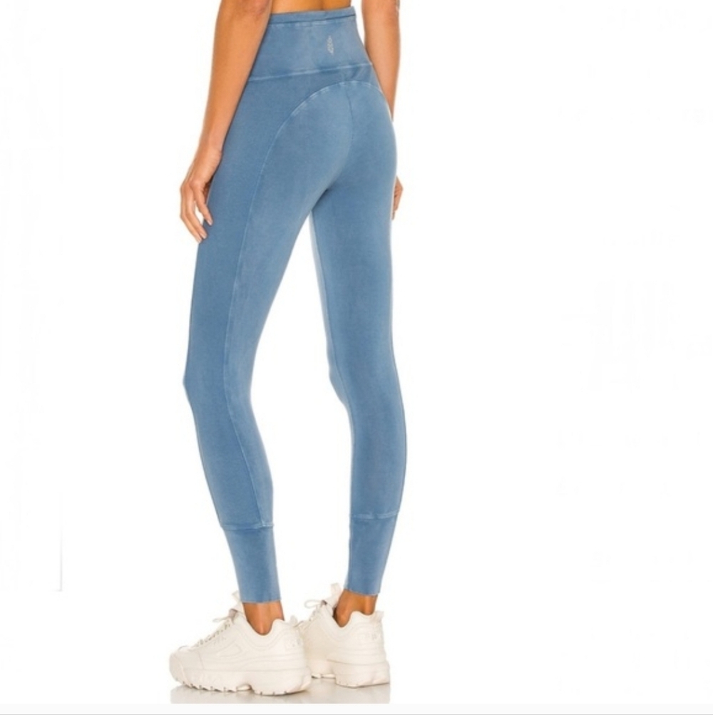 💙 FREE PEOPLE MOVEMENT HOT SHOT LEGGINGS! - Picture 2 of 11